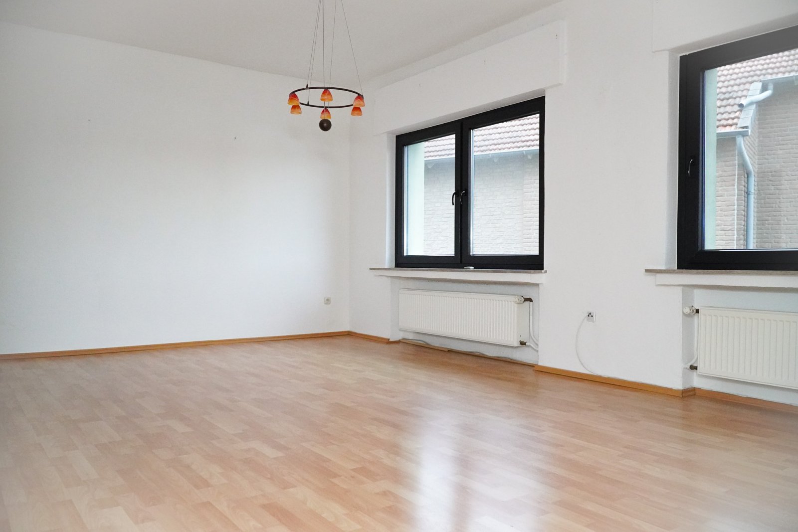 Investoren aufgepasst!  Mehrfamilienhaus mit 4 WE + Büro + Lager - Ideal für Handwerksbetriebe