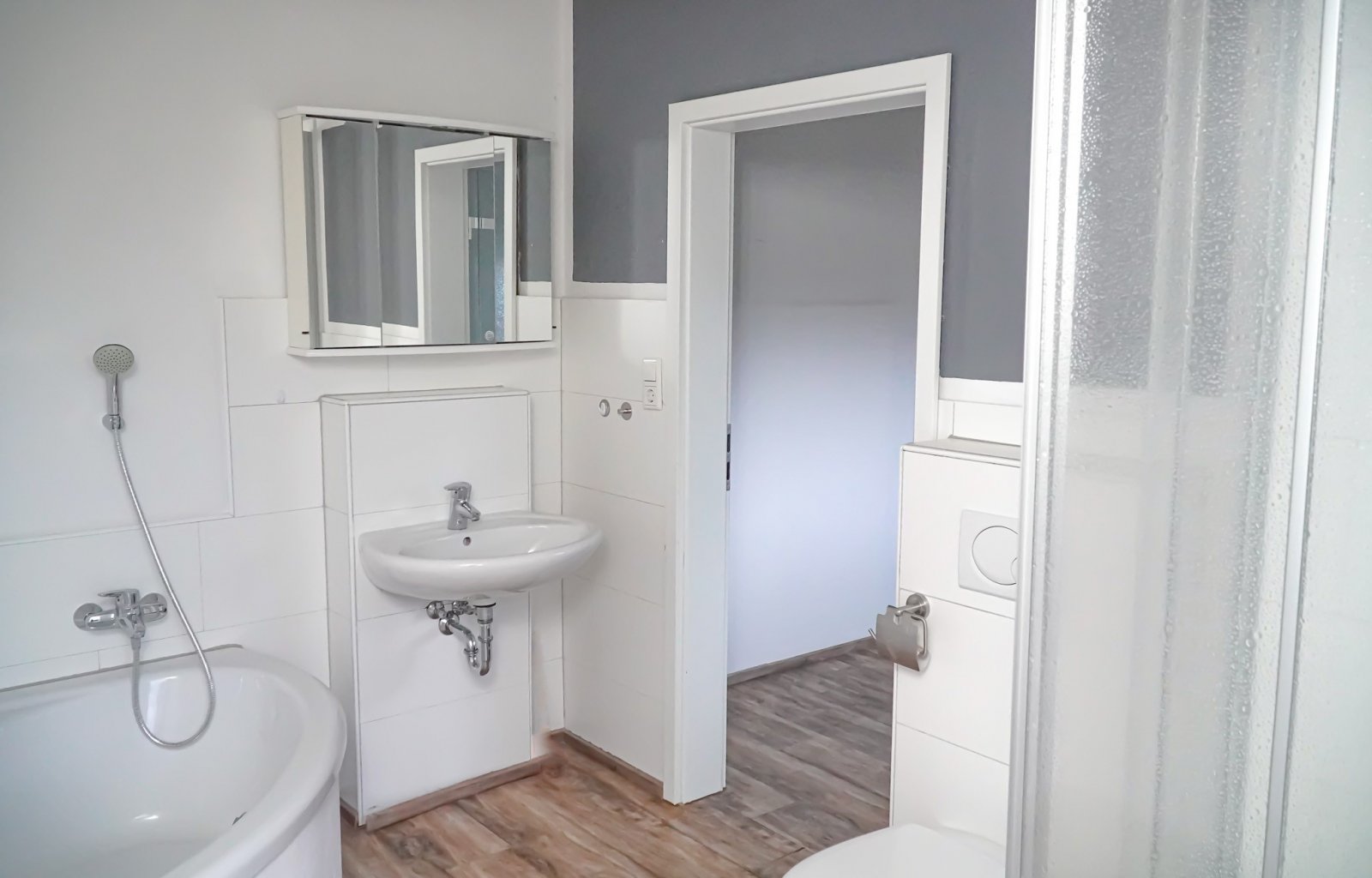 Investoren aufgepasst!  Mehrfamilienhaus mit 4 WE + Büro + Lager - Ideal für Handwerksbetriebe