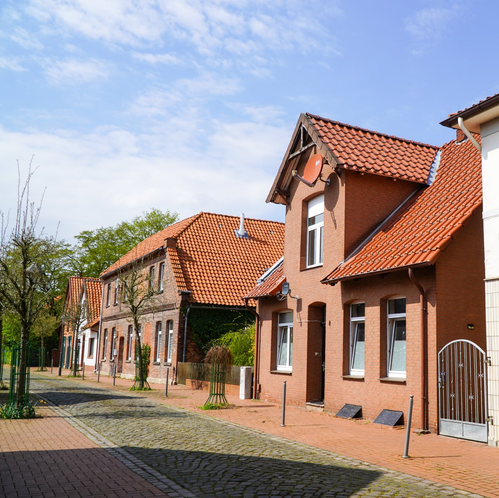 Schickes Backsteinhaus im Herzen von Stolzenau mit  ++ 2 Wohnungen und 1 Appartement ++