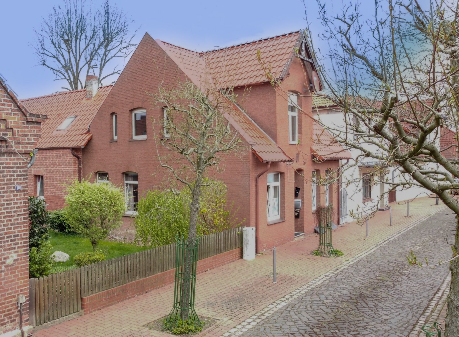 Schickes Backsteinhaus im Herzen von Stolzenau mit  ++ 2 Wohnungen und 1 Appartement ++