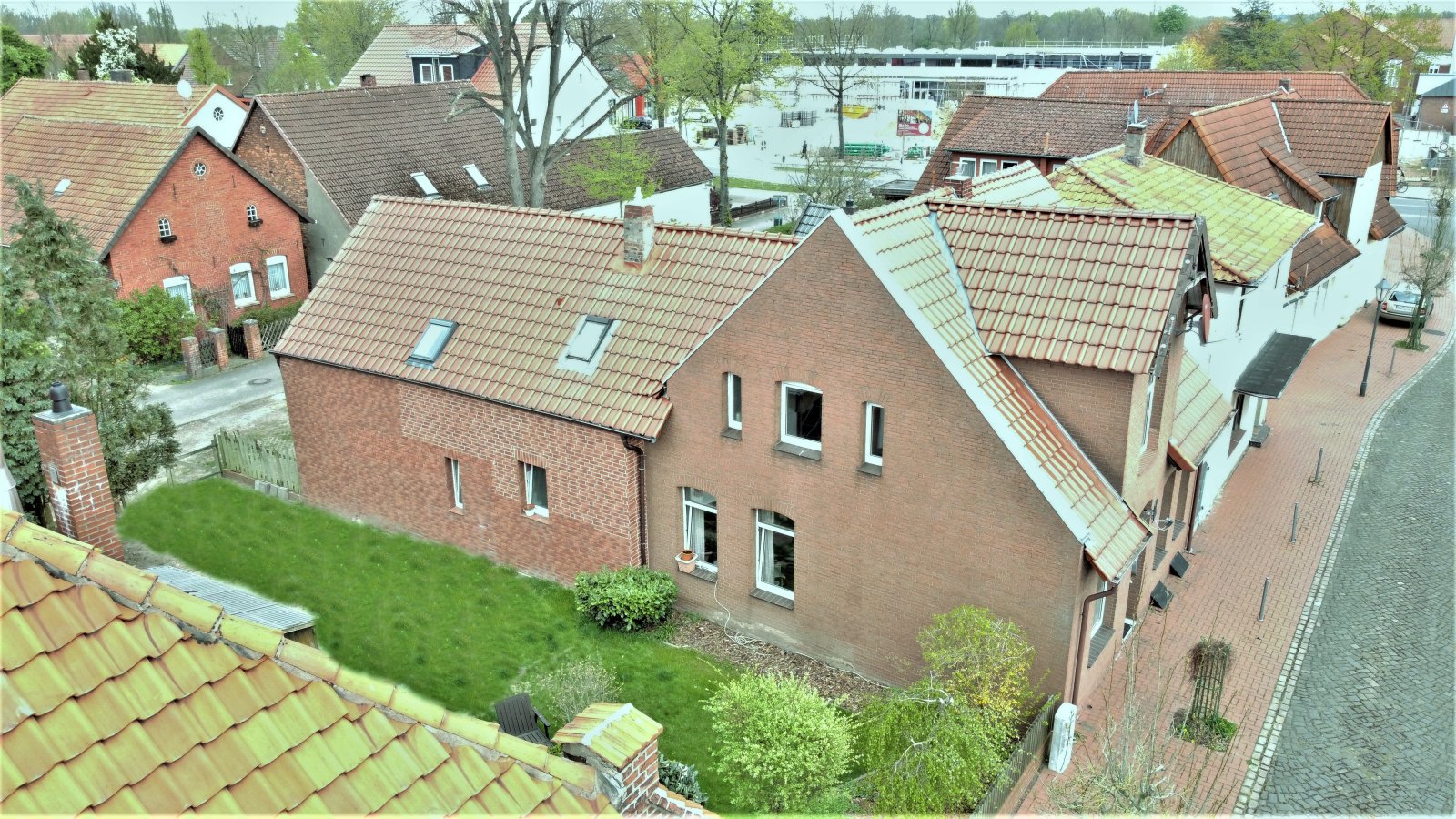 Schickes Backsteinhaus im Herzen von Stolzenau mit  ++ 2 Wohnungen und 1 Appartement ++