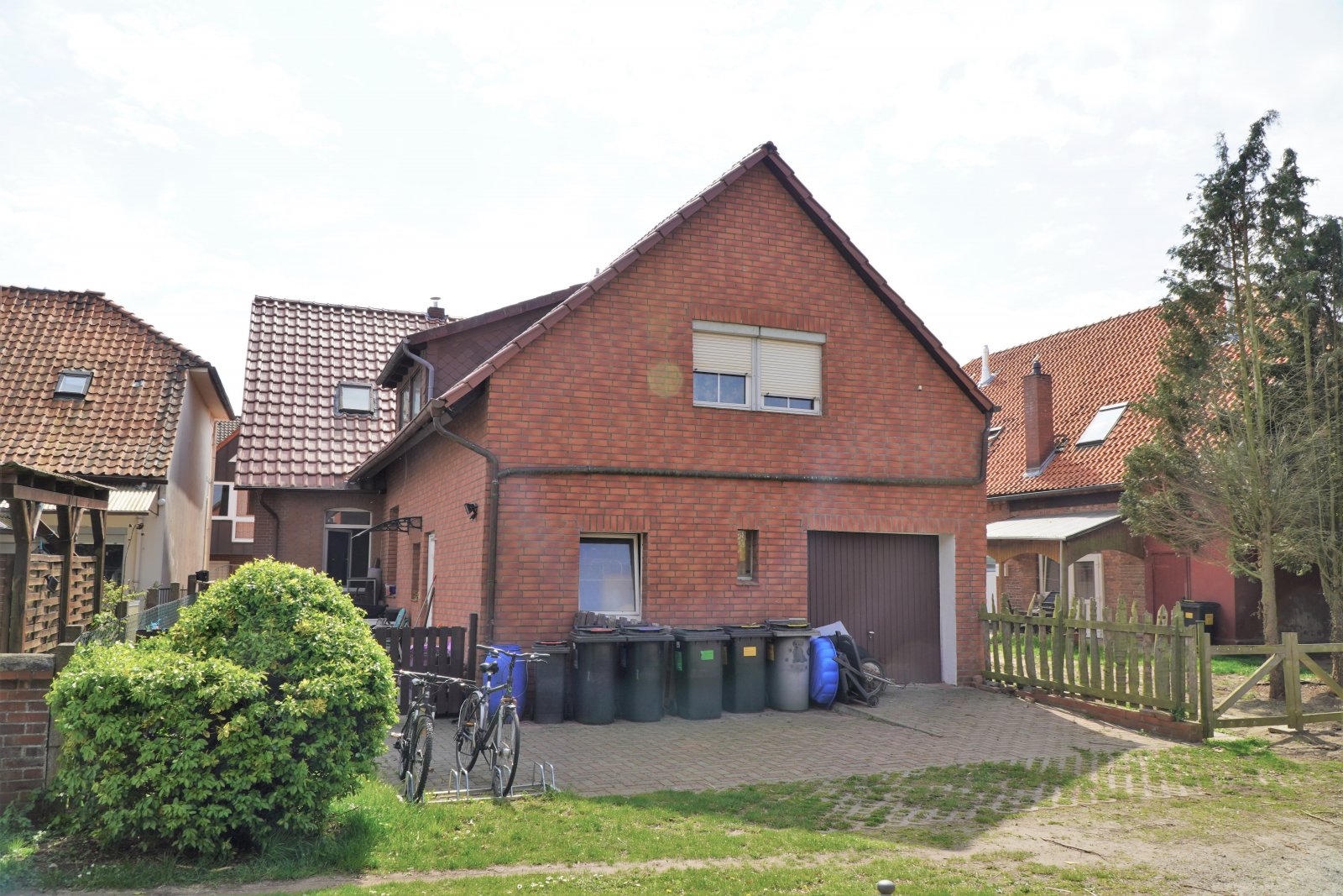 Schickes Backsteinhaus im Herzen von Stolzenau mit  ++ 2 Wohnungen und 1 Appartement ++