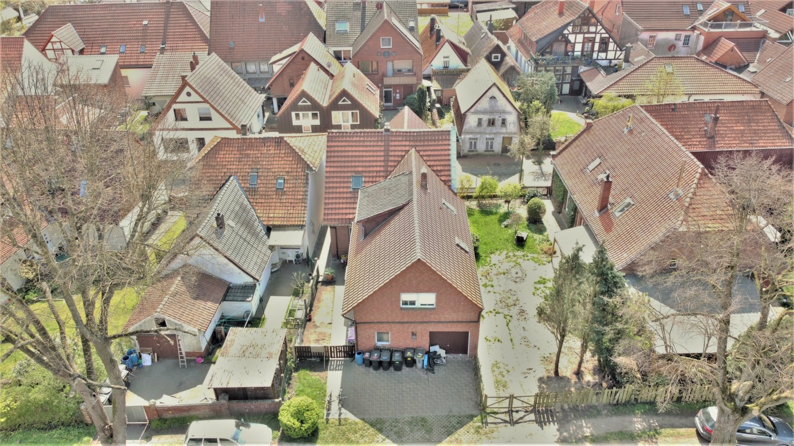 Schickes Backsteinhaus im Herzen von Stolzenau mit  ++ 2 Wohnungen und 1 Appartement ++