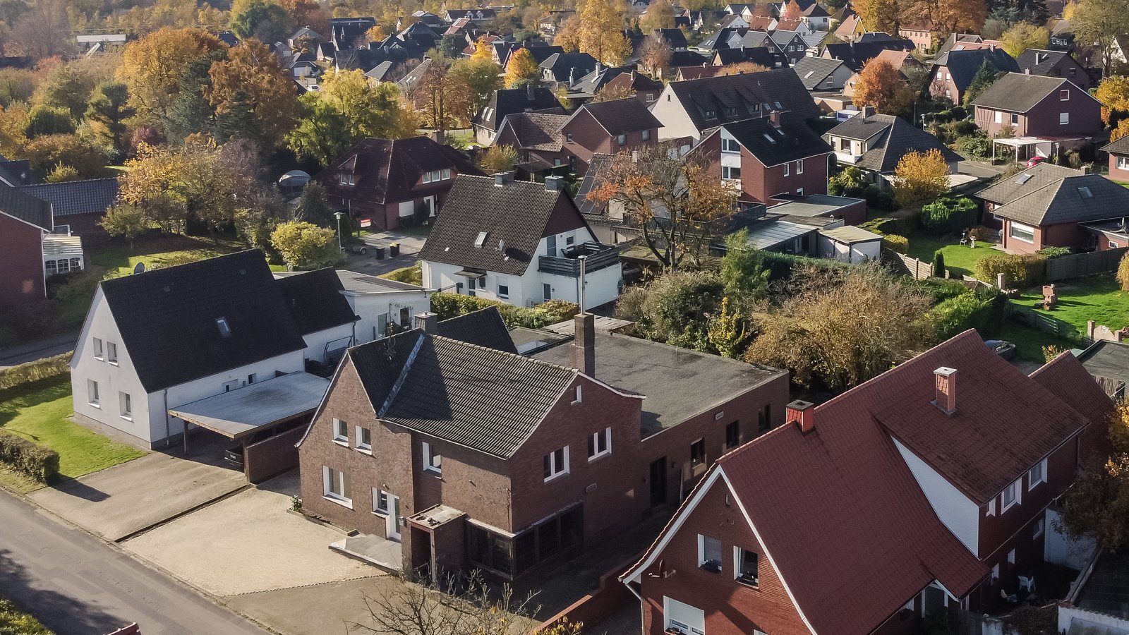Großzügiges Wohnhaus mit zwei Einheiten und ehemaliger Gaststätte in ruhiger Lage