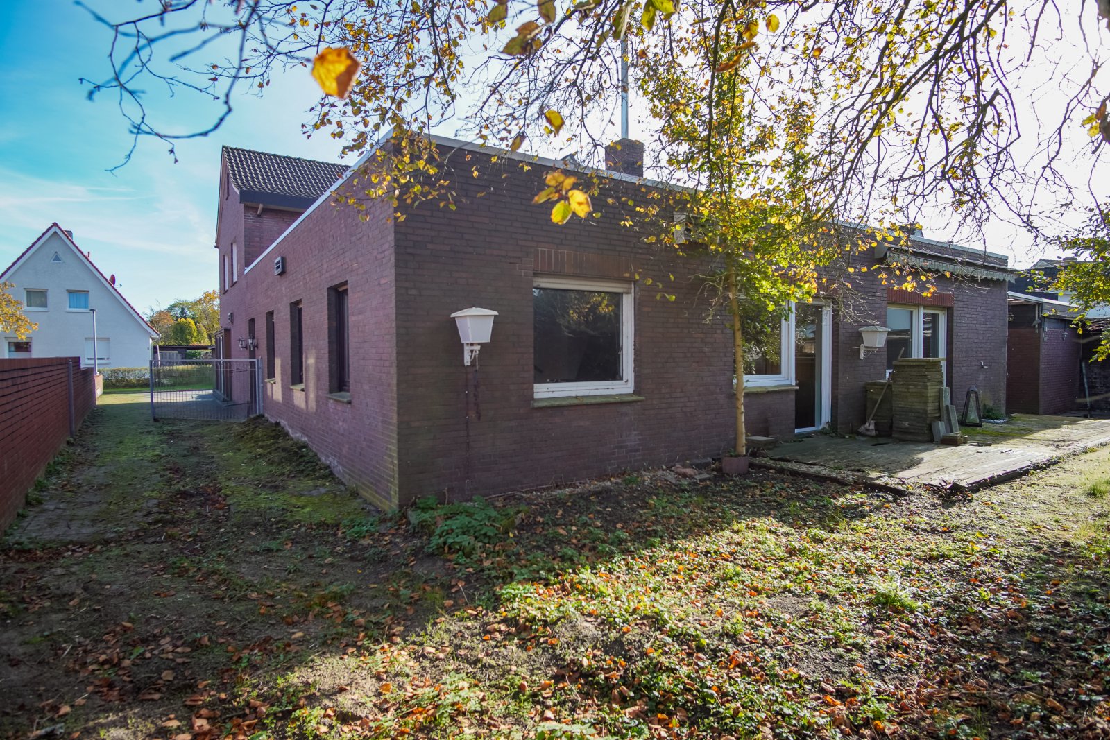 Großzügiges Wohnhaus mit zwei Einheiten und ehemaliger Gaststätte in ruhiger Lage