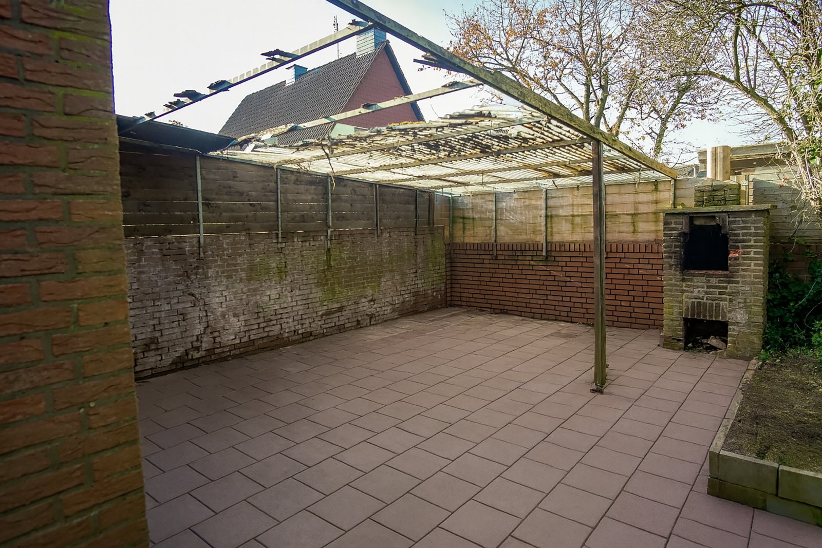 Großzügiges Wohnhaus mit zwei Einheiten und ehemaliger Gaststätte in ruhiger Lage