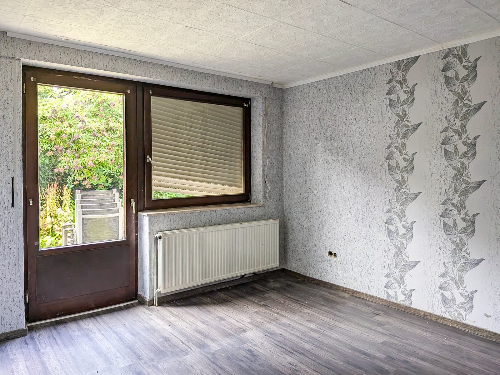 Großzügiges Wohnhaus mit zwei Einheiten und ehemaliger Gaststätte in ruhiger Lage