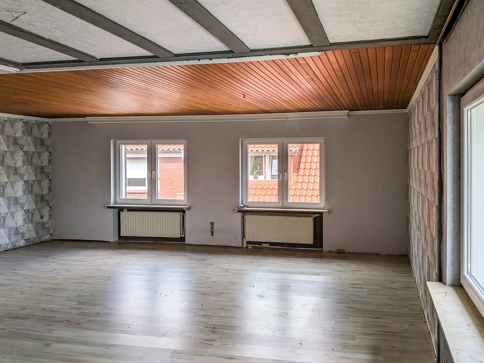 Großzügiges Wohnhaus mit zwei Einheiten und ehemaliger Gaststätte in ruhiger Lage