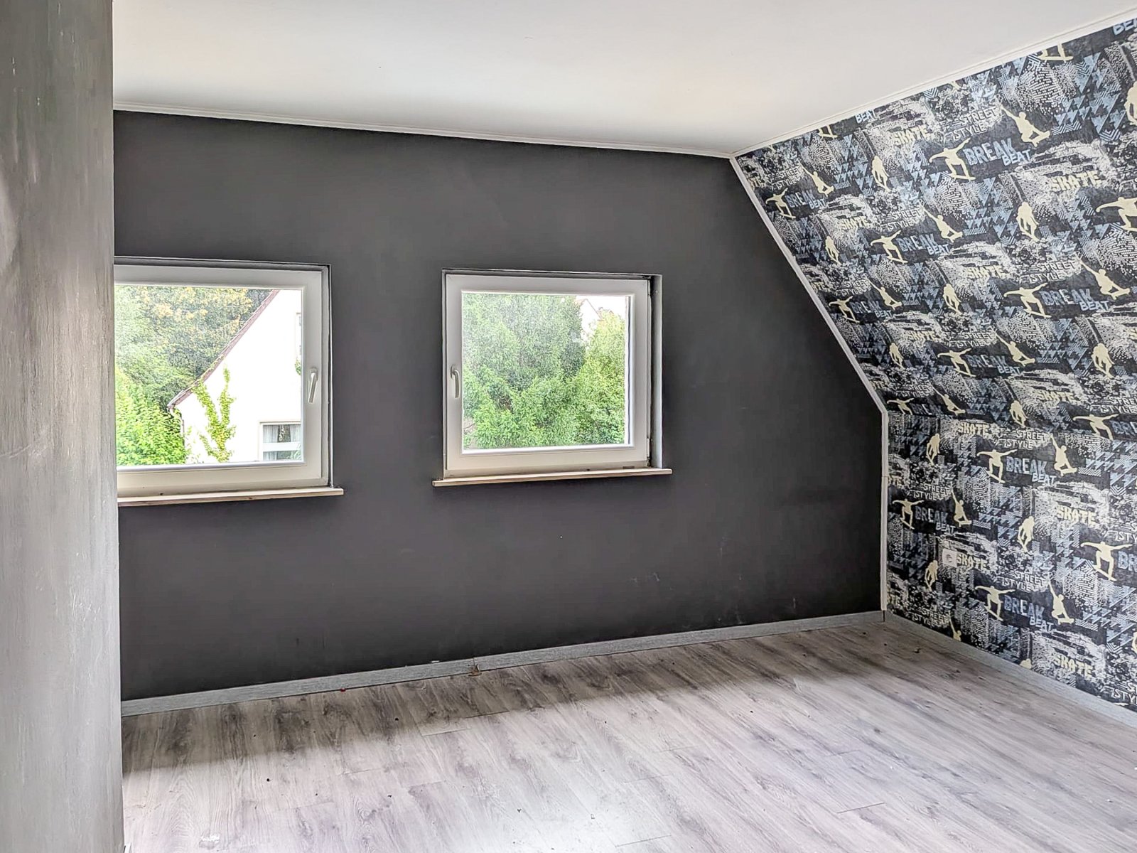 Großzügiges Wohnhaus mit zwei Einheiten und ehemaliger Gaststätte in ruhiger Lage