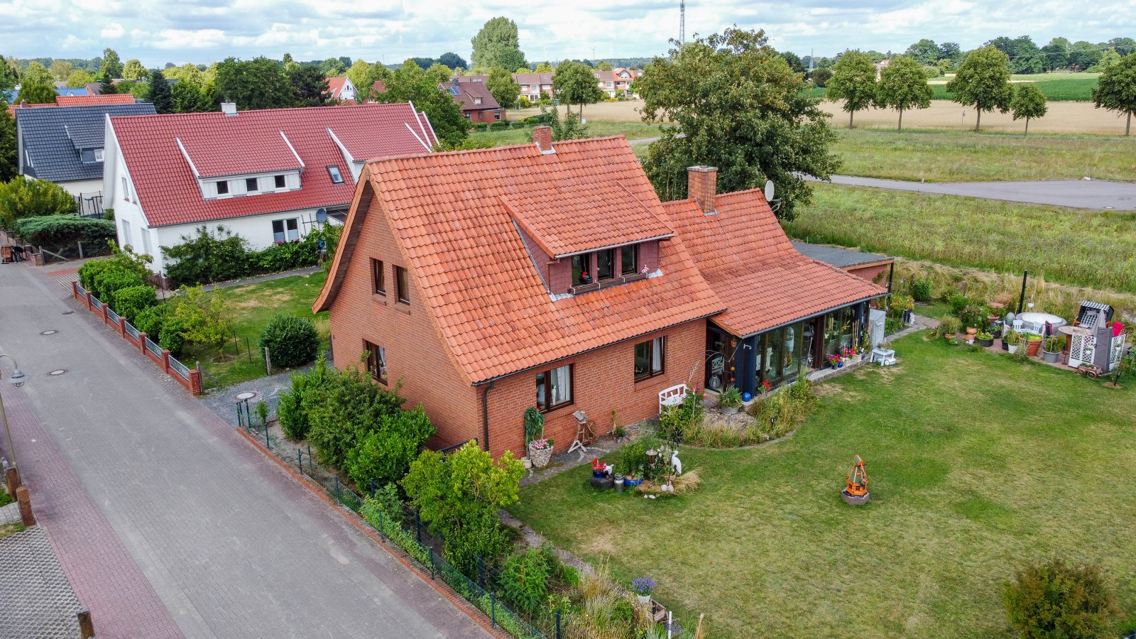 Wohngenuss mit Charme - gepflegtes Ein- bis Zweifamilienhaus mit Wintergarten