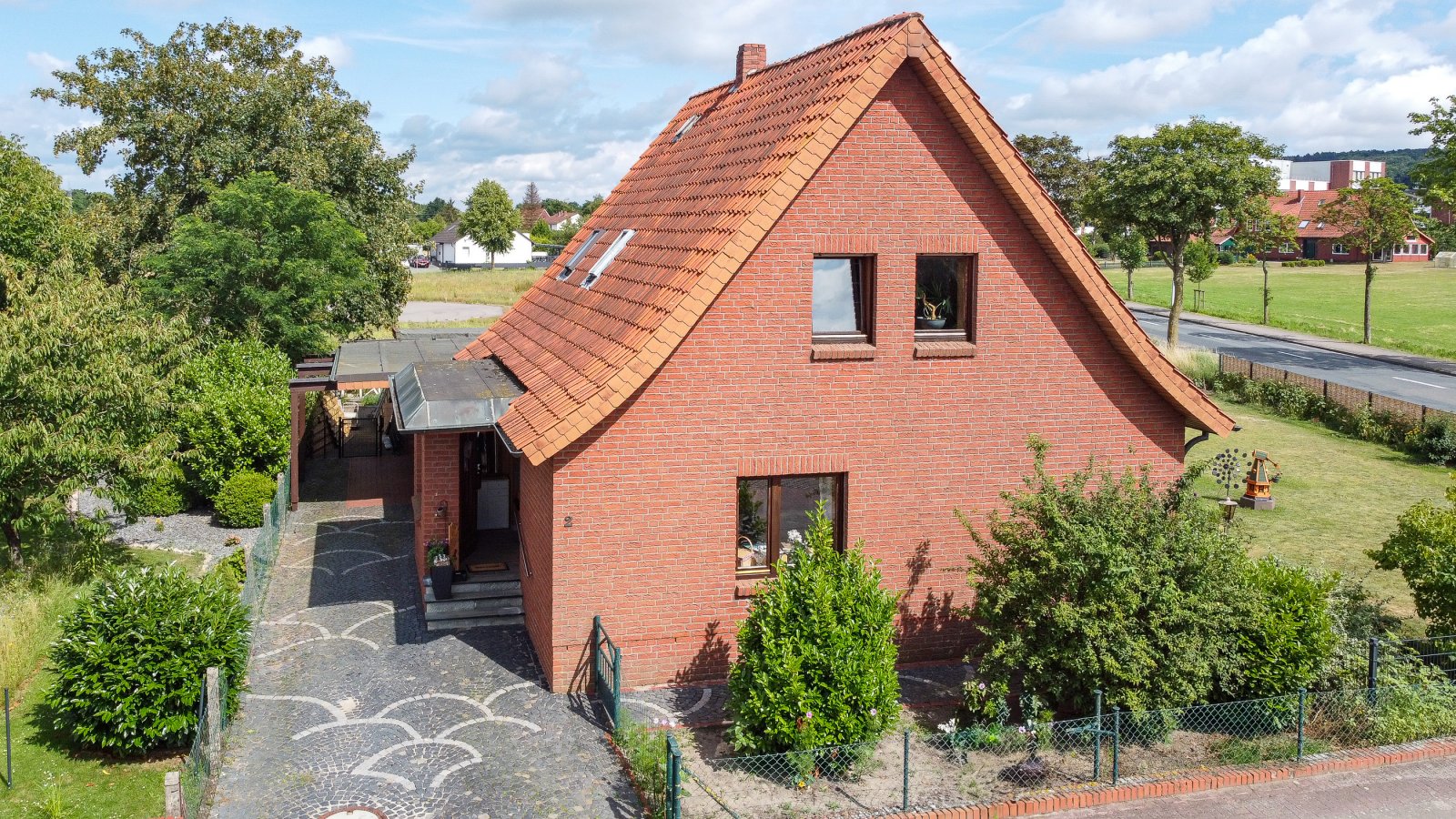 Wohngenuss mit Charme - gepflegtes Ein- bis Zweifamilienhaus mit Wintergarten