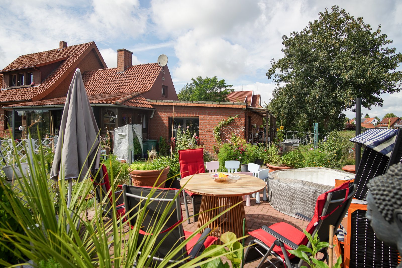 Wohngenuss mit Charme - gepflegtes Ein- bis Zweifamilienhaus mit Wintergarten