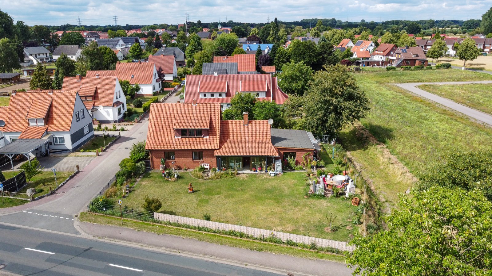 Wohngenuss mit Charme - gepflegtes Ein- bis Zweifamilienhaus mit Wintergarten