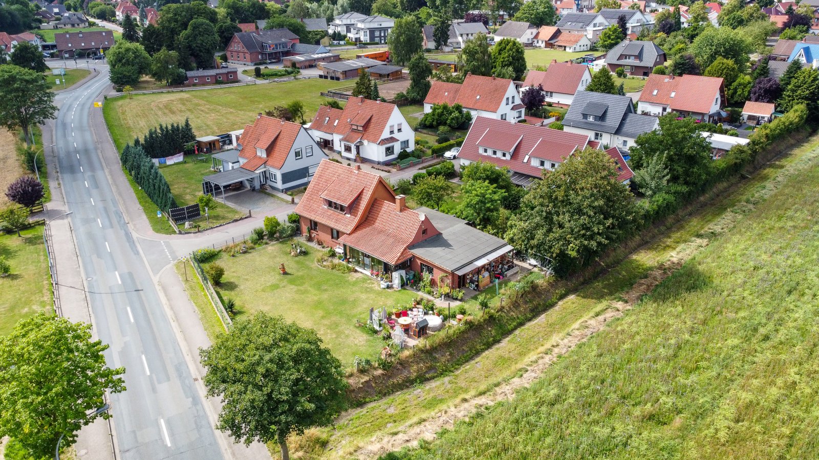 Wohngenuss mit Charme - gepflegtes Ein- bis Zweifamilienhaus mit Wintergarten