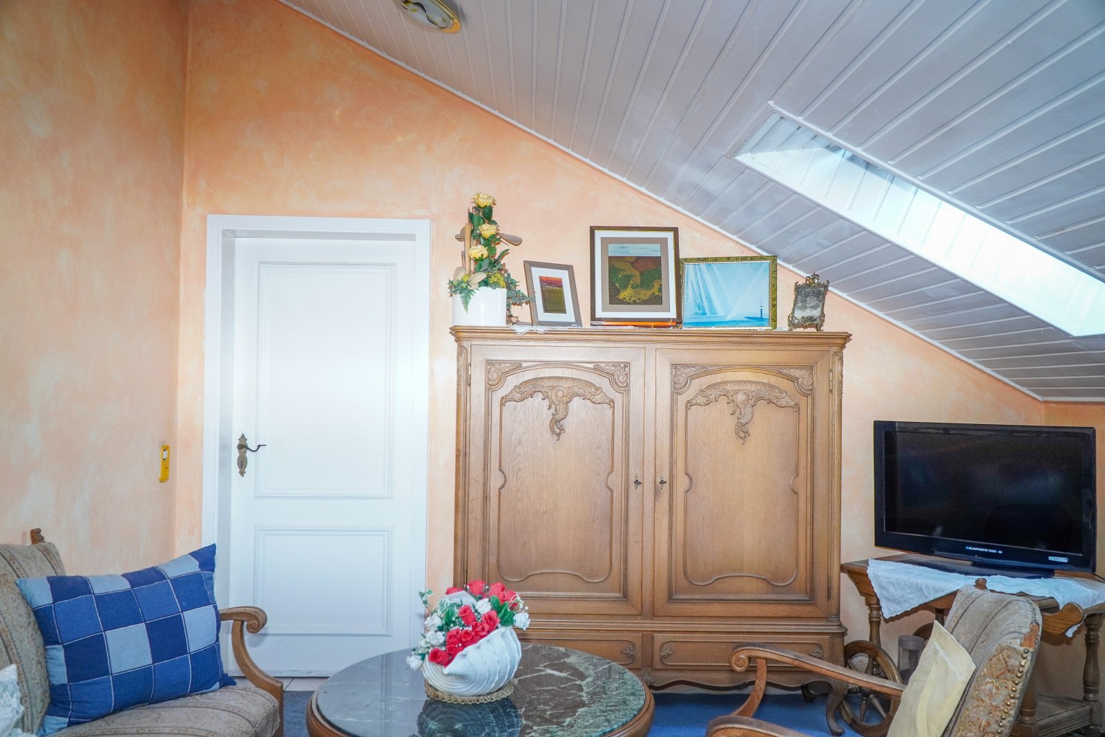 Stilvoller Bungalow mit Charme – Garage, Carport und Pool inklusive