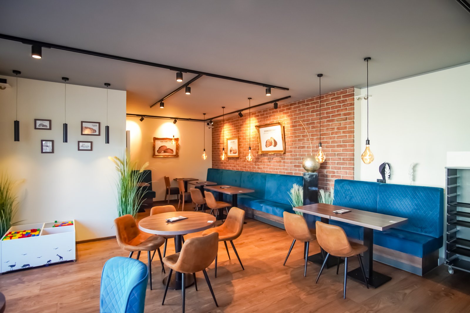 Zweifamilienhaus mit vermietetem Ladenlokal auf ca. 430 m² Gesamtfläche in zentraler Lage