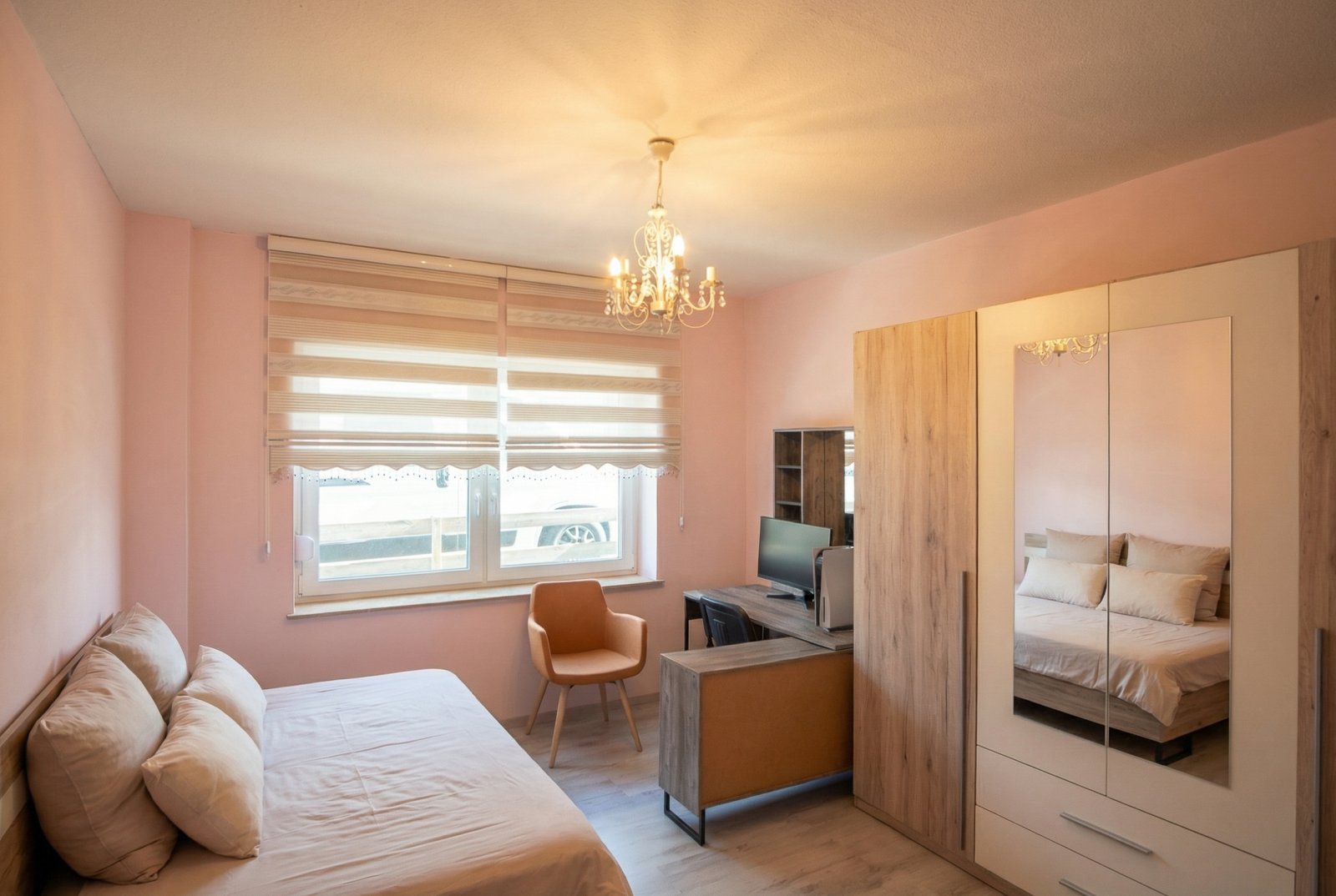 Zweifamilienhaus mit vermietetem Ladenlokal auf ca. 430 m² Gesamtfläche in zentraler Lage