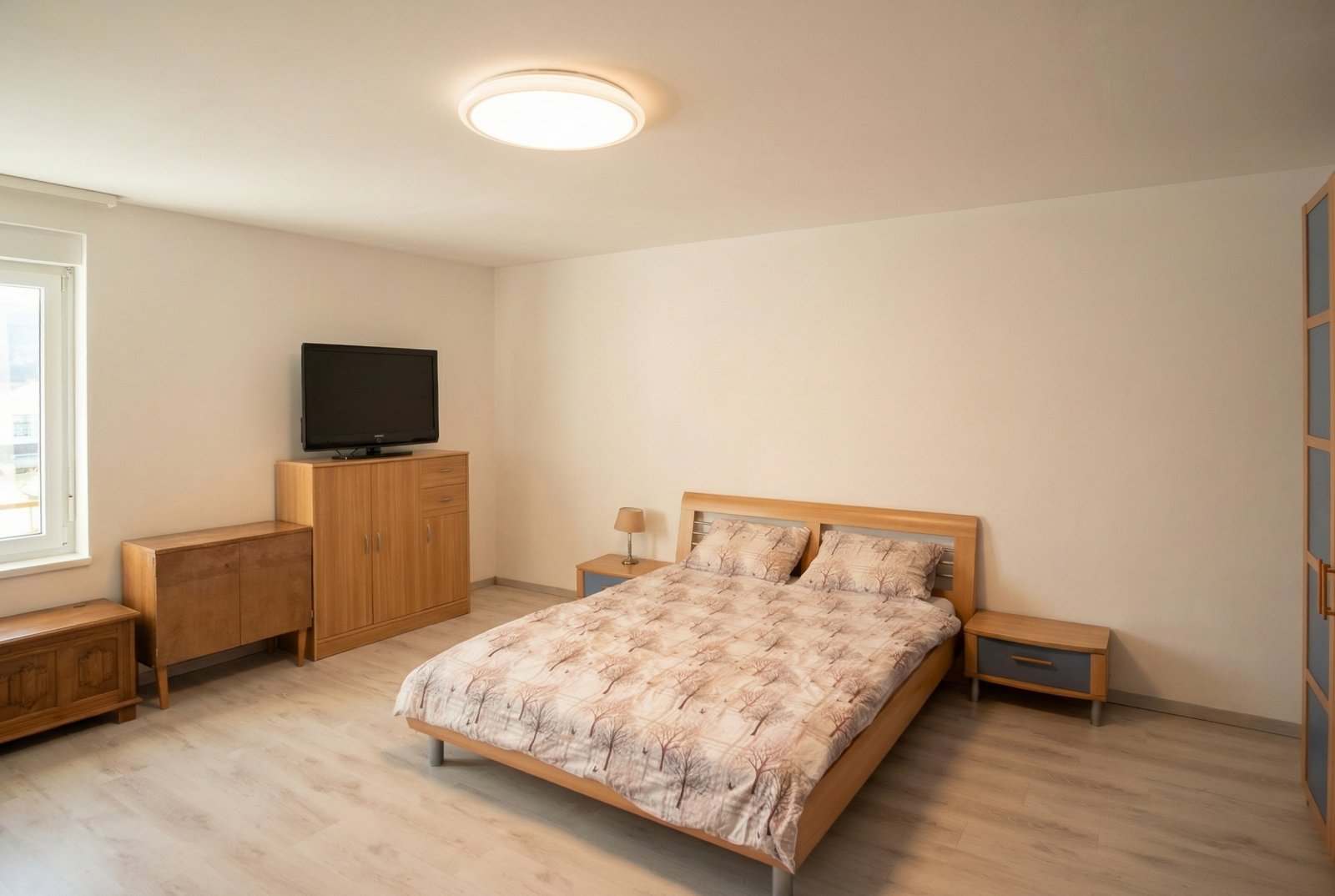 Zweifamilienhaus mit vermietetem Ladenlokal auf ca. 430 m² Gesamtfläche in zentraler Lage