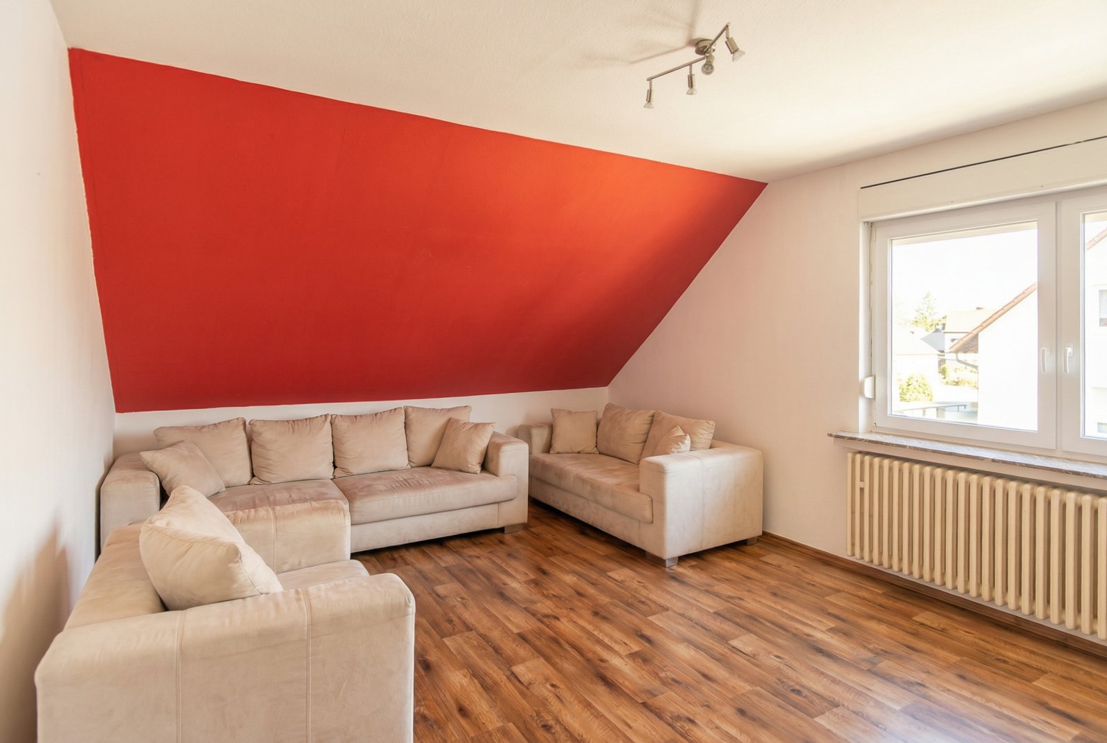 Zweifamilienhaus mit vermietetem Ladenlokal auf ca. 430 m² Gesamtfläche in zentraler Lage