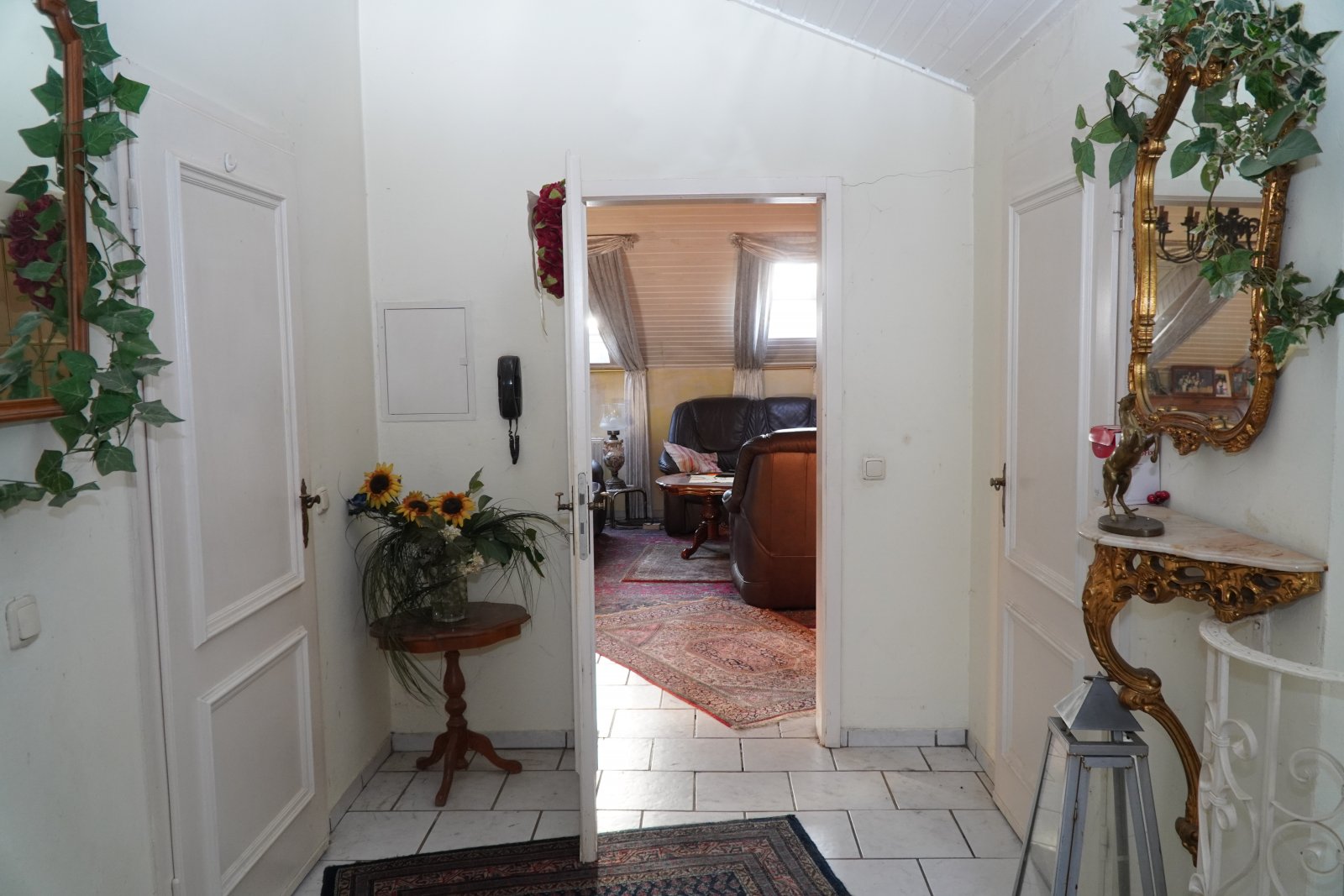 Stilvoller Bungalow mit Charme – Garage, Carport und Pool inklusive