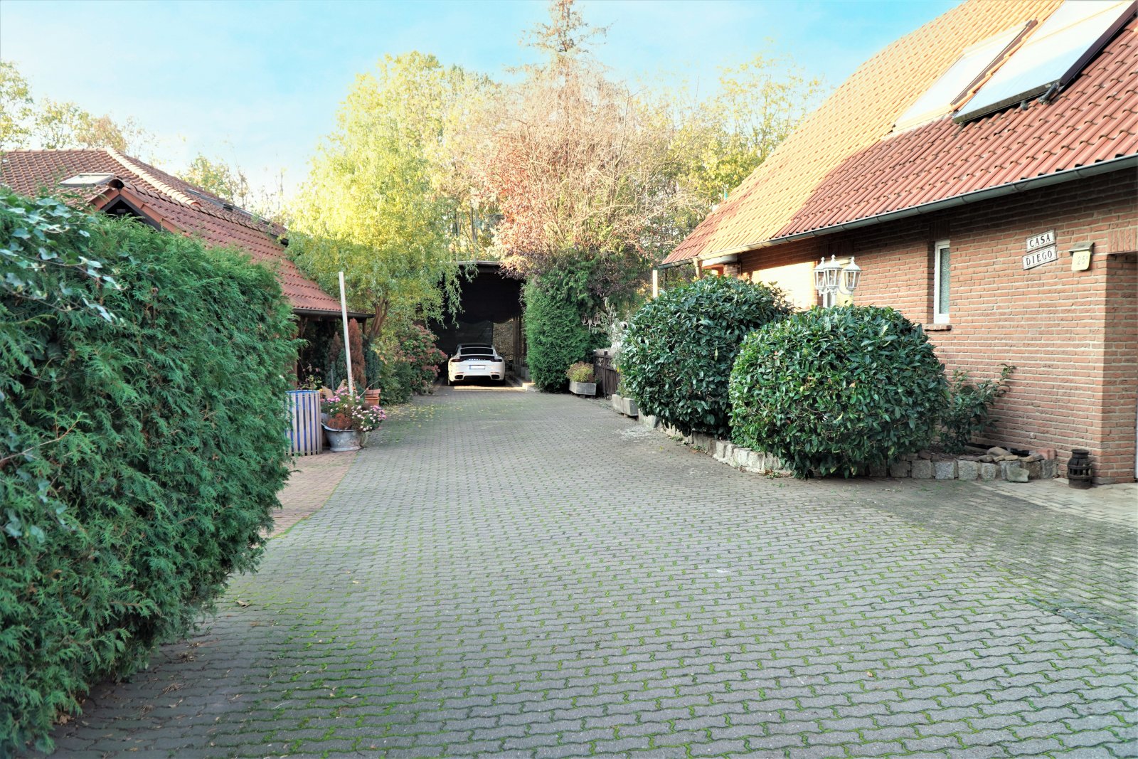 Gemütliches Einfamilienhaus mit Kamin, Doppelgarage und Erweiterungspotenzial