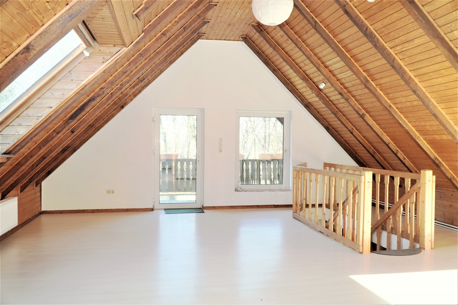Gemütliches Einfamilienhaus mit Kamin, Doppelgarage und Erweiterungspotenzial