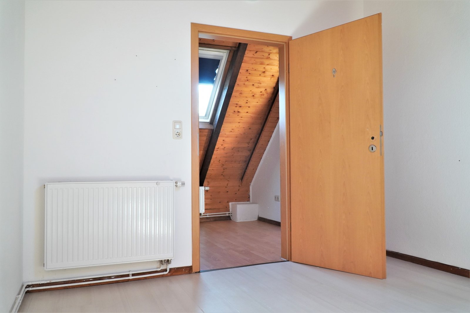 Gemütliches Einfamilienhaus mit Kamin, Doppelgarage und Erweiterungspotenzial