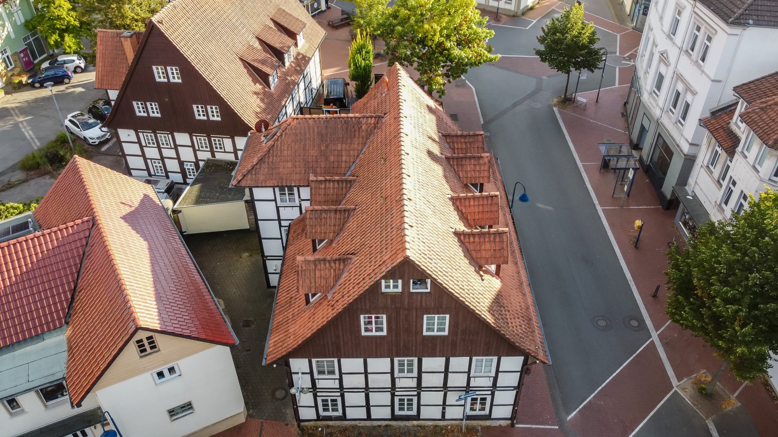 Top-Investment in Citylage – MFH mit Gewerbe in Massivbauweise mit attraktiver Fachwerkverblendung