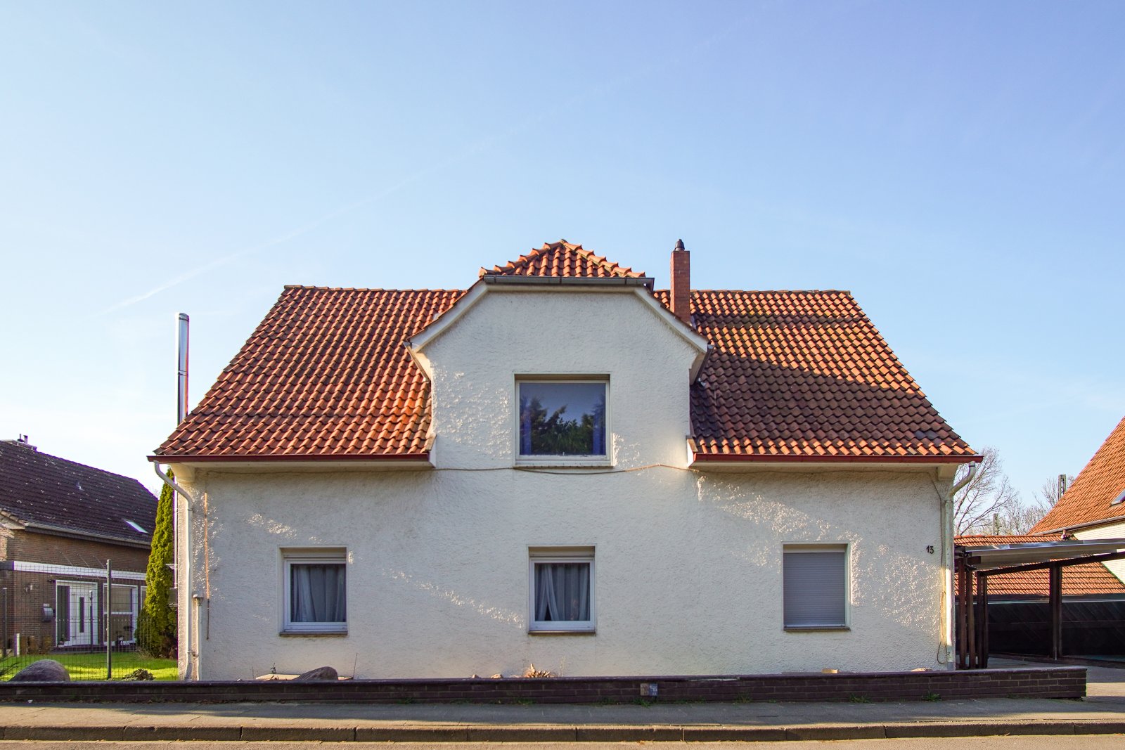 Ein- bis Zweifamilienhaus mit Wintergarten, großem Grundstück und vielseitigen Nutzungsmöglichkeiten