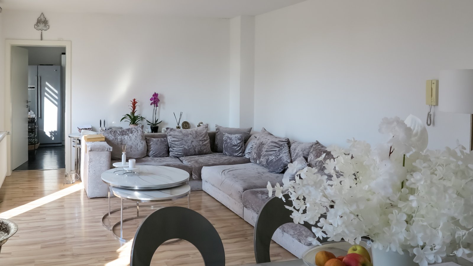 Wohnen, Vermieten & Entwickeln – Zweifamilienhaus mit Apartment und zusätzlichem Bestandsgebäude