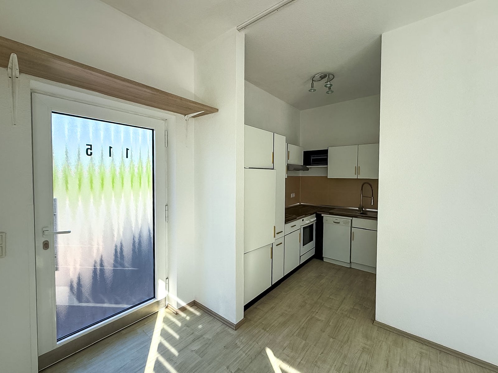 Wohnen, Vermieten & Entwickeln – Zweifamilienhaus mit Apartment und zusätzlichem Bestandsgebäude