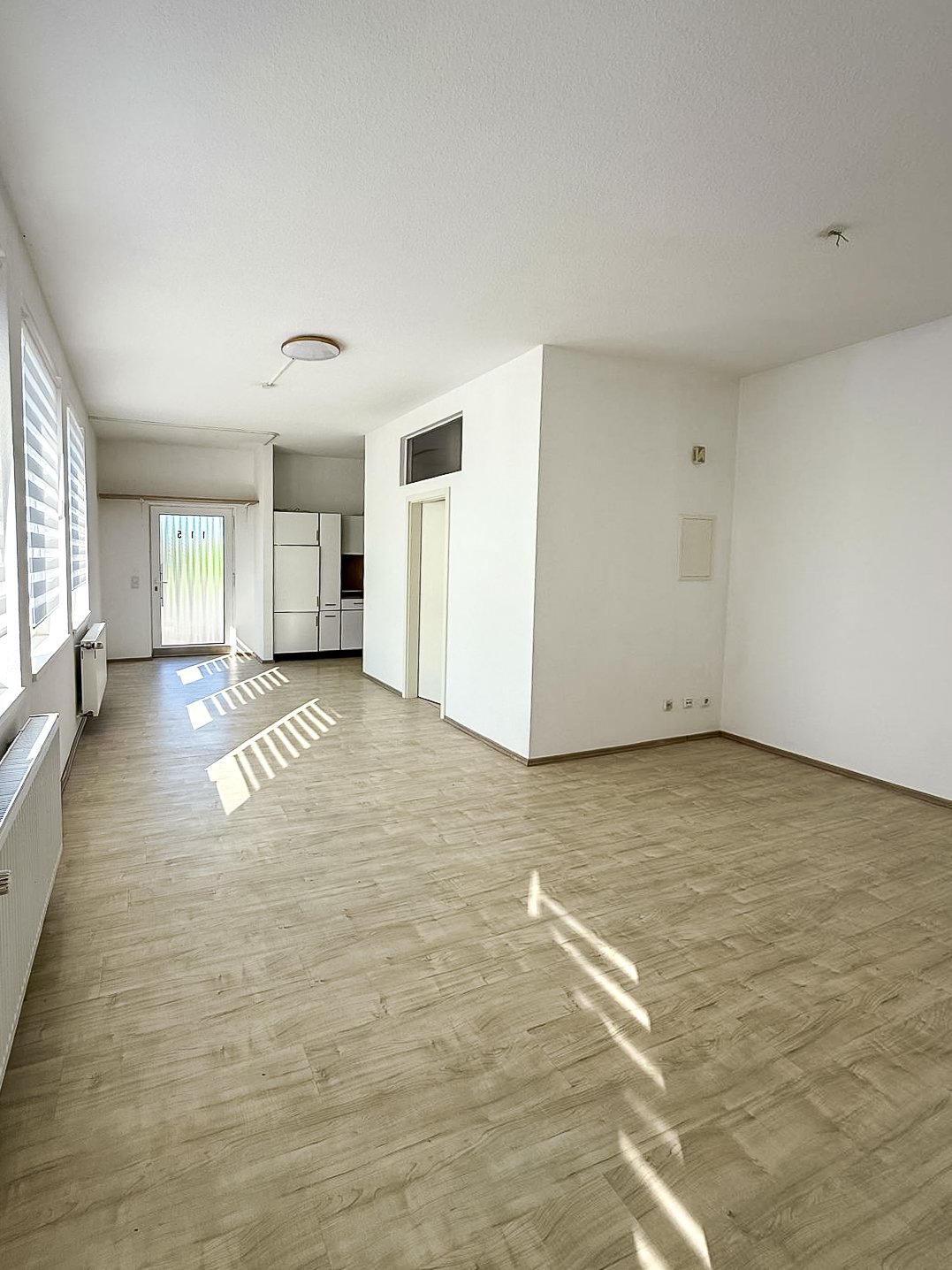 Wohnen, Vermieten & Entwickeln – Zweifamilienhaus mit Apartment und zusätzlichem Bestandsgebäude