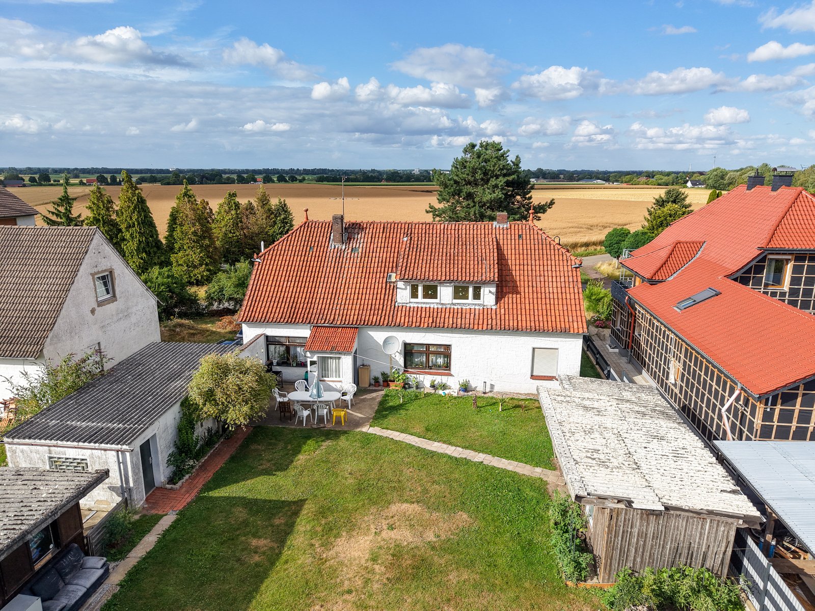 Familienfreundliches Zweifamilienhaus in ruhiger Lage mit weitläufigem Garten