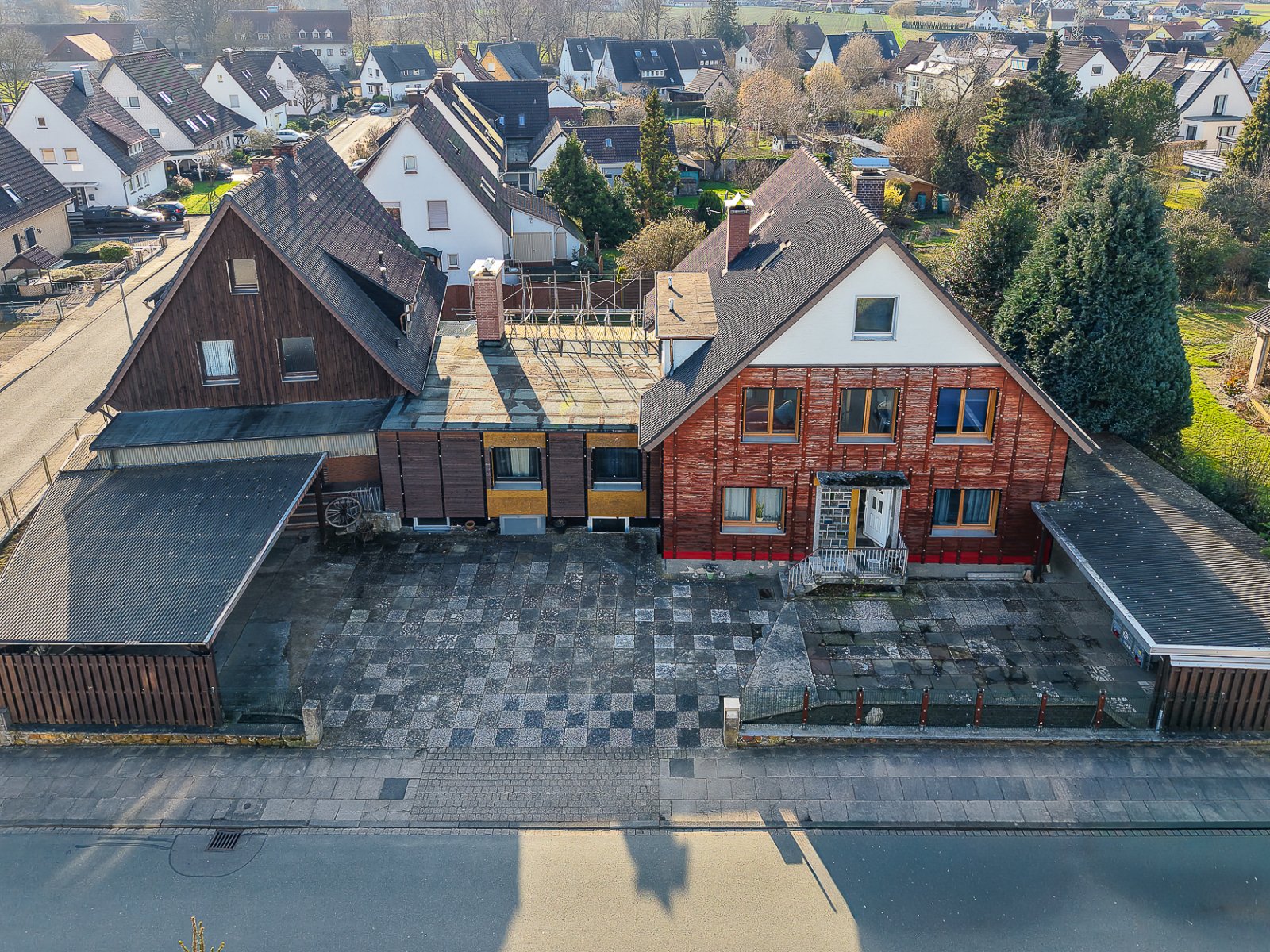 Vielseitiges Wohnensemble mit 5 Wohneinheiten auf großzügigem Grundstück & PV-Anlage