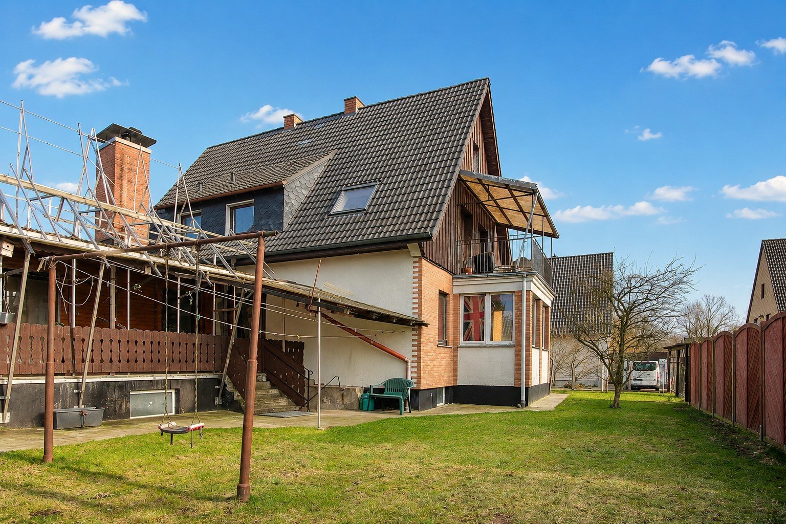 Vielseitiges Wohnensemble mit 5 Wohneinheiten auf großzügigem Grundstück & PV-Anlage