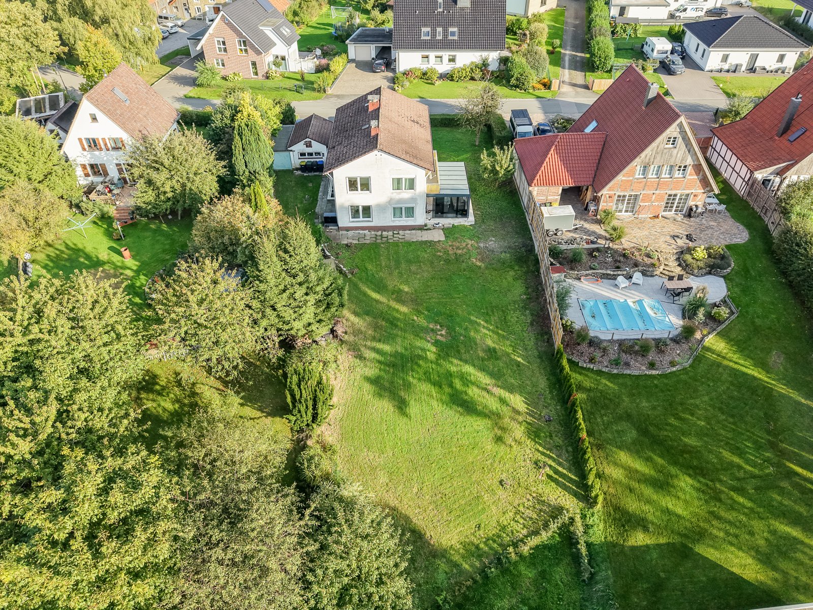 Ruhig wohnen im Grünen – Modernisiertes Zweifamilienhaus mit großem Grundstück