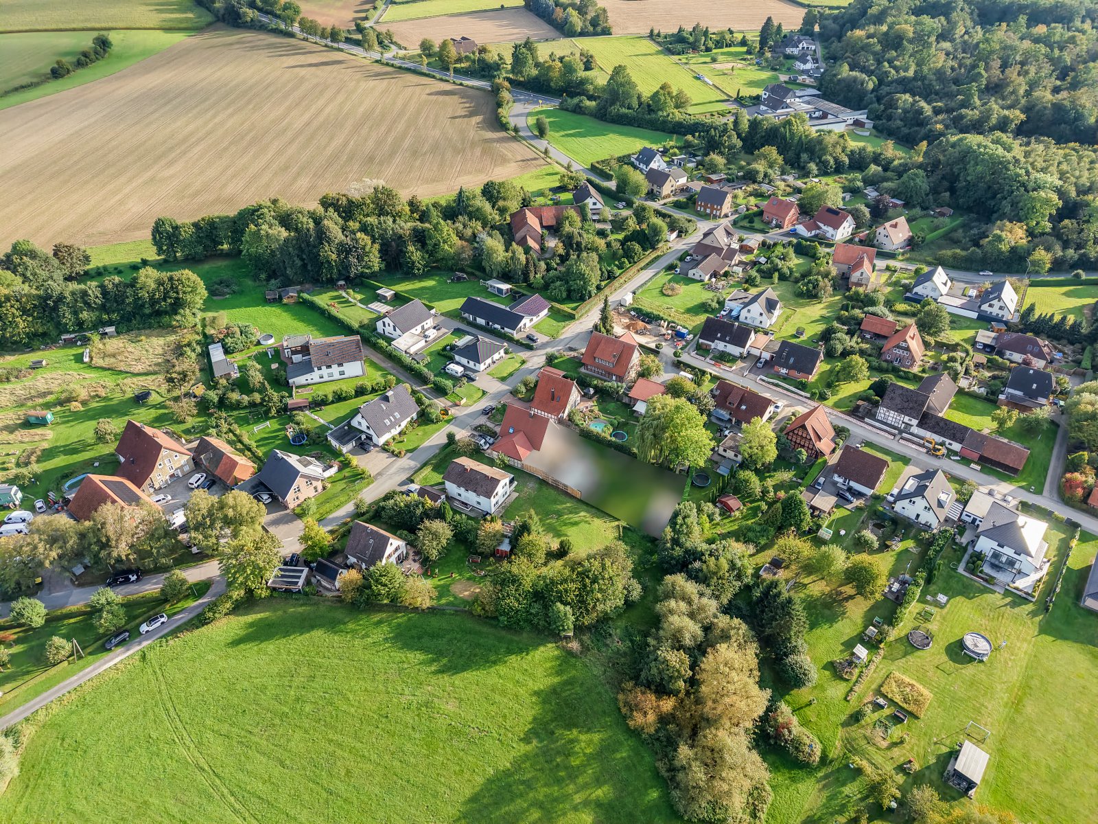 Ruhig wohnen im Grünen – Modernisiertes Zweifamilienhaus mit großem Grundstück