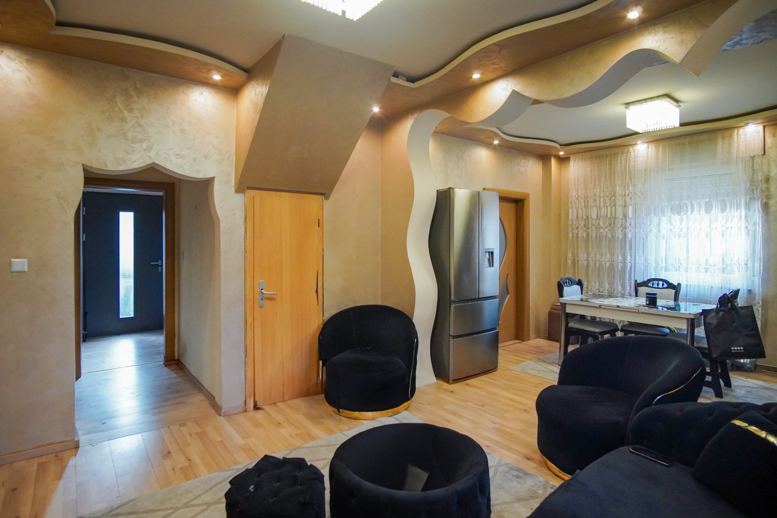 EG Wohnzimmer und Küche EG Wohnzimmer und Küche
