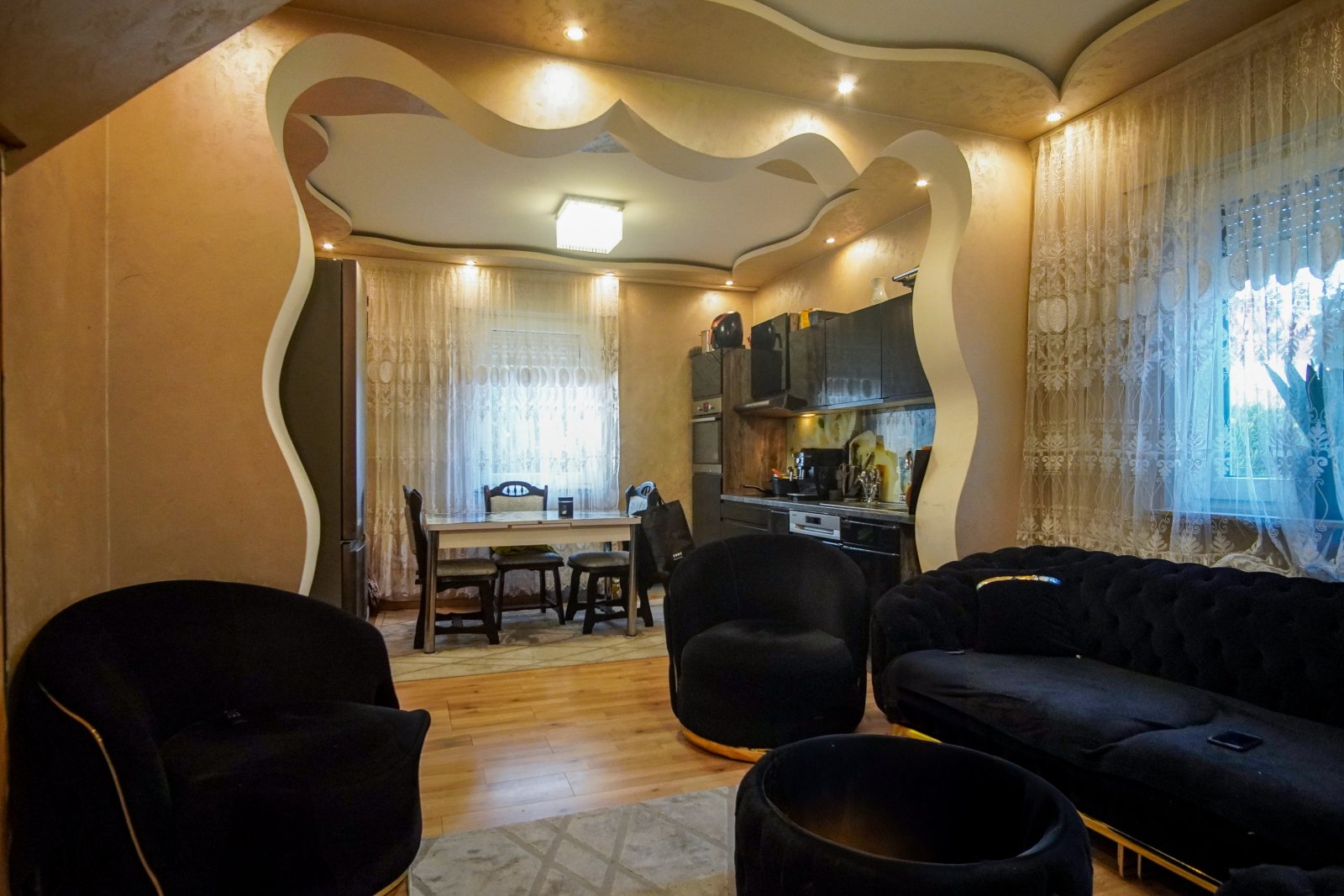 EG Wohnzimmer Blickrichtung Küche EG Wohnzimmer Blickrichtung Küche