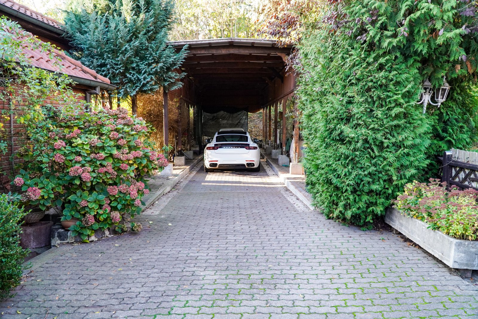 Einfahrt Richtung Grundstück Einfahrt Richtung Grundstück