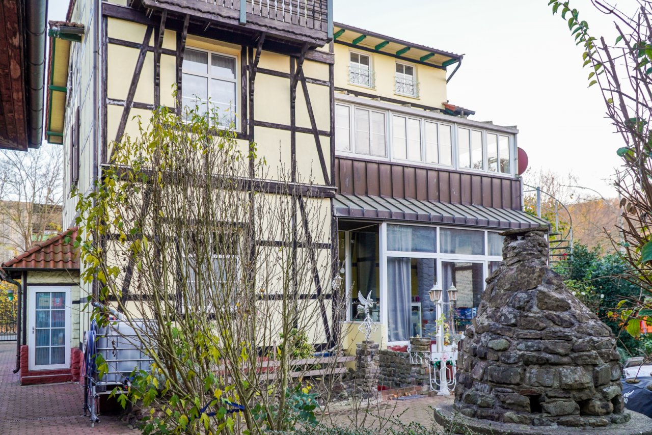 Terrasse und Hausrückseite Terrasse und Hausrückseite