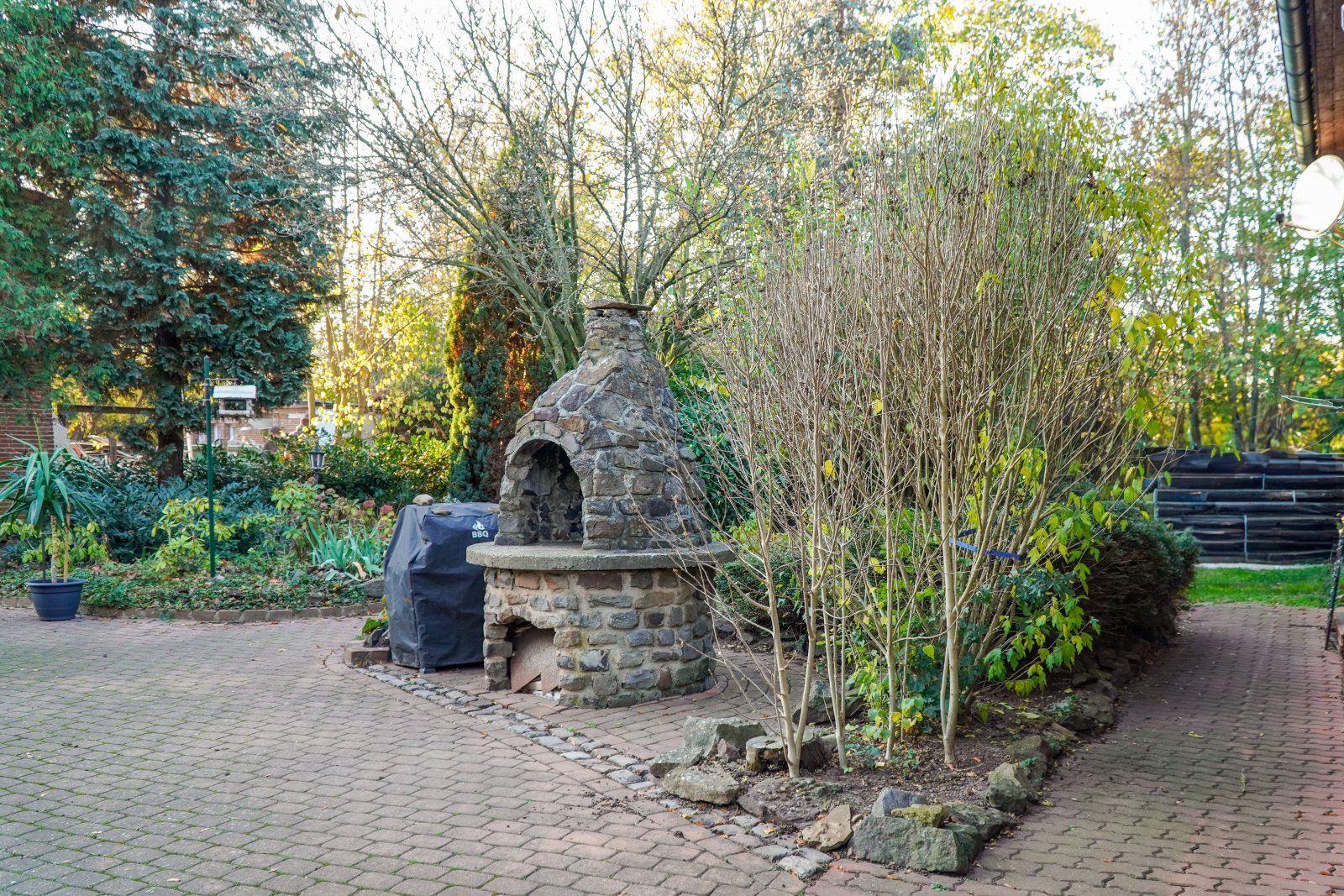Terrasse mit Kamingrill Terrasse mit Kamingrill
