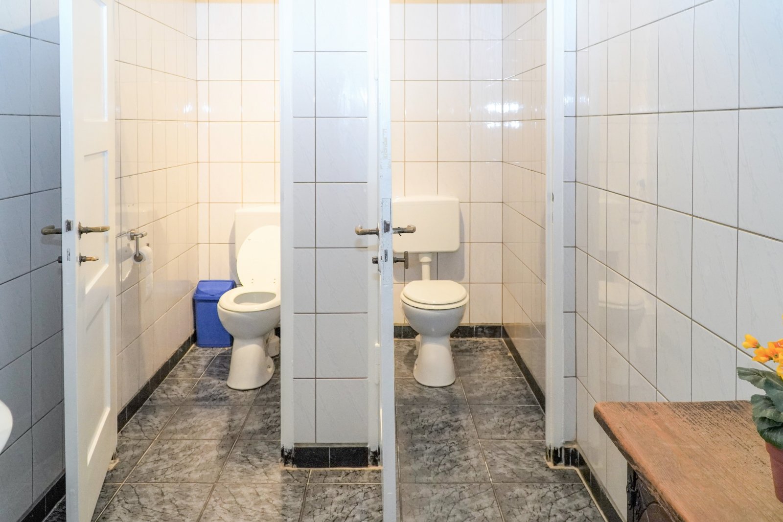 Gaststätte - Damen-WC Gaststätte - Damen-WC