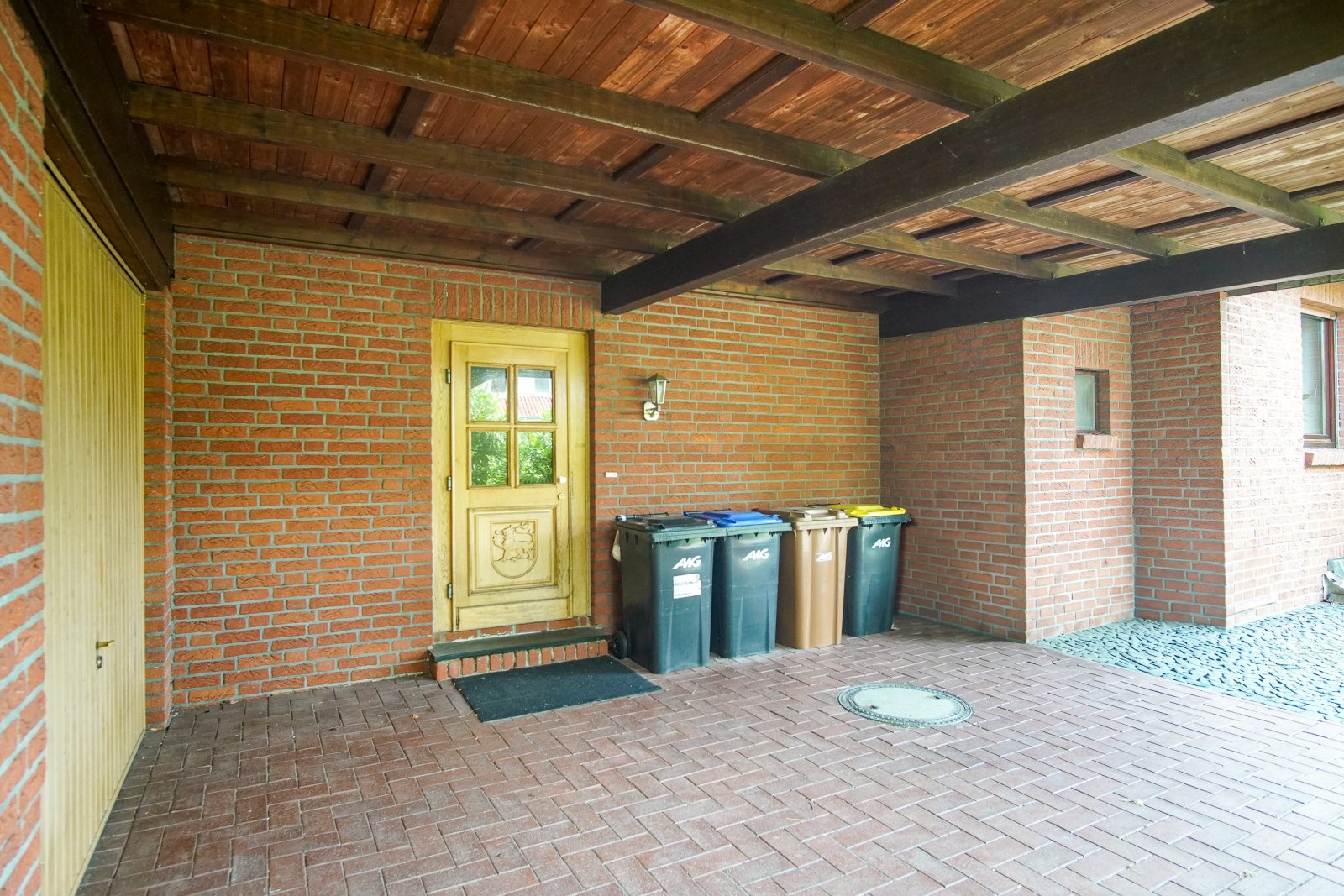 Carport / Nebeneingang Carport / Nebeneingang