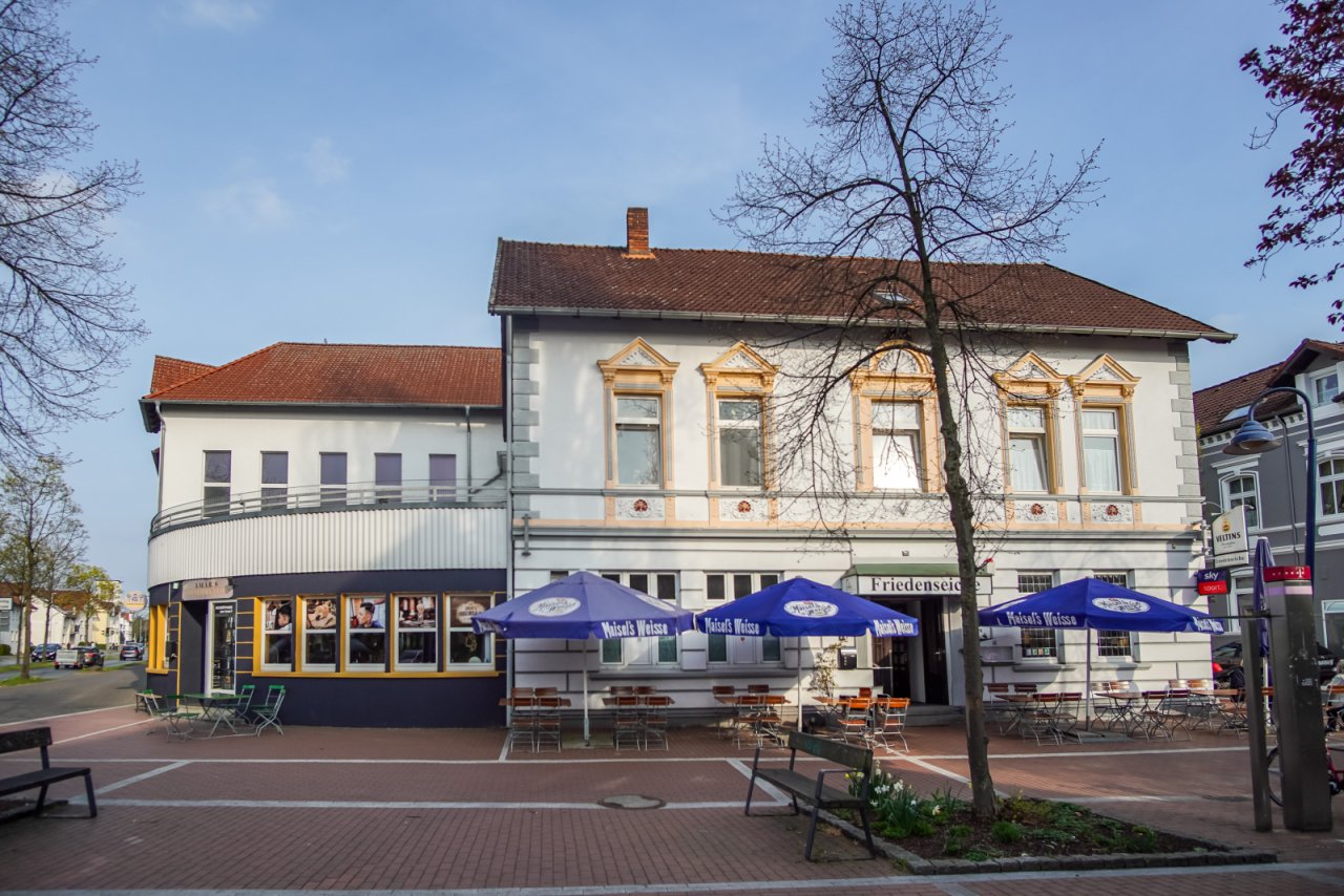 Seitenansicht Gaststätte und Frisörsalon