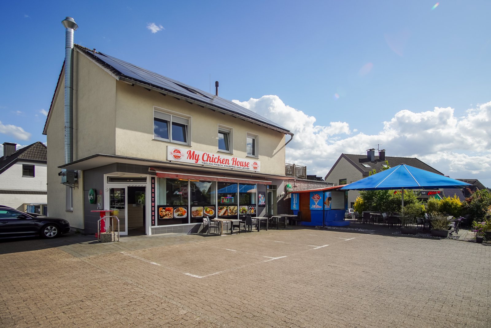 Wohnhaus mit Imbiss und Außengastronomie Wohnhaus mit Imbiss und Außengastronomie