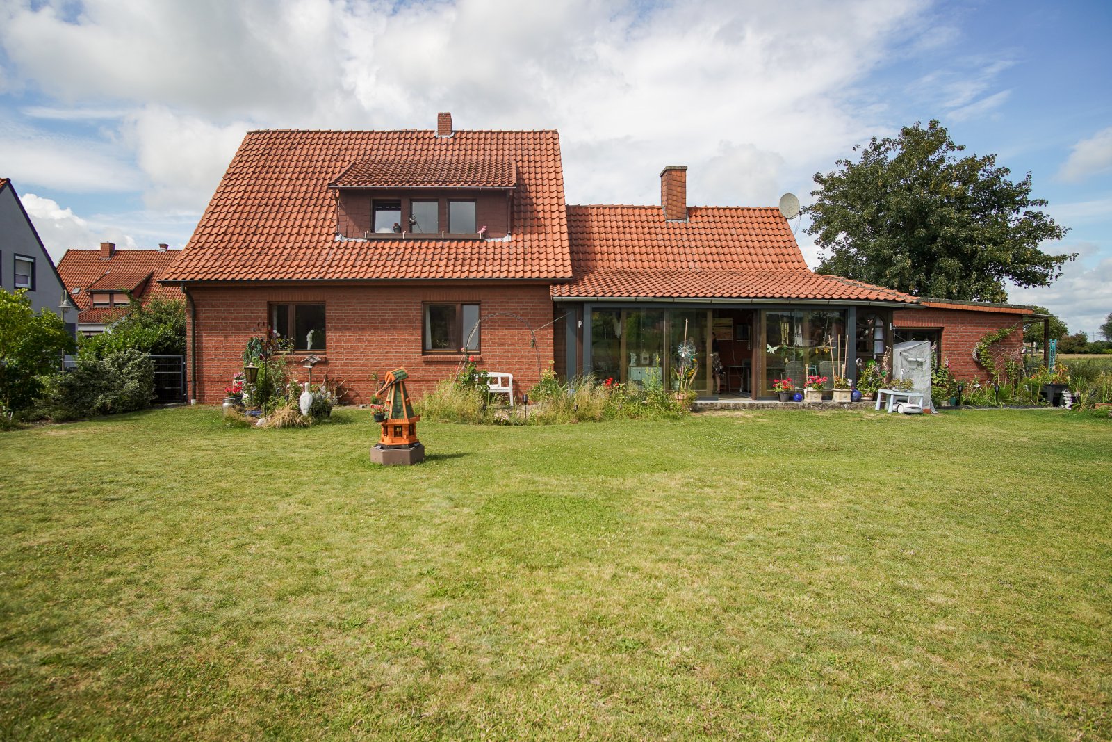 Seitenansicht - Gartenbereich Seitenansicht - Gartenbereich