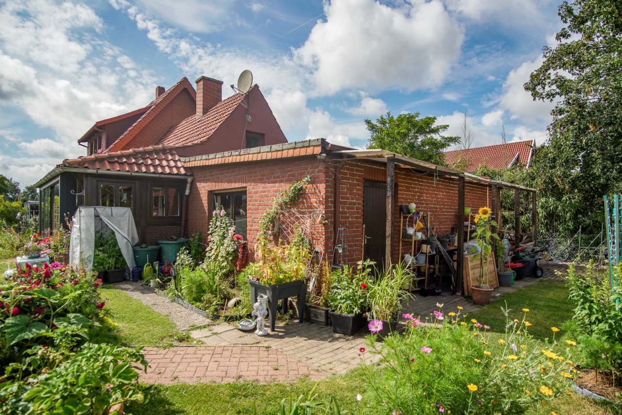 Rückseite Haus/Garage Rückseite Haus/Garage