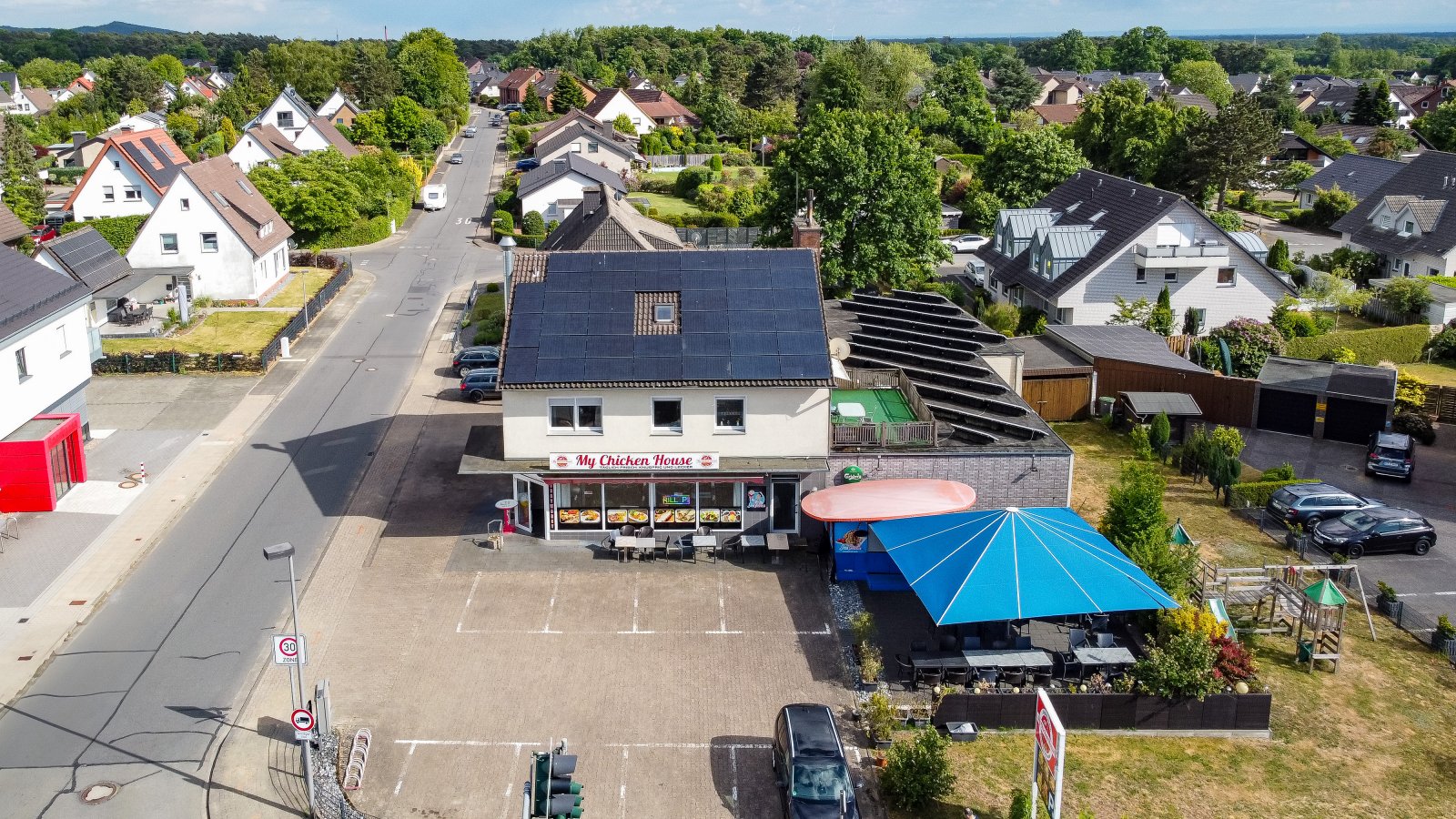 Steinhagen: Solides Renditeobjekt – Wohn- und Geschäftshaus mit Anbaupotenzial und Photovoltaik 