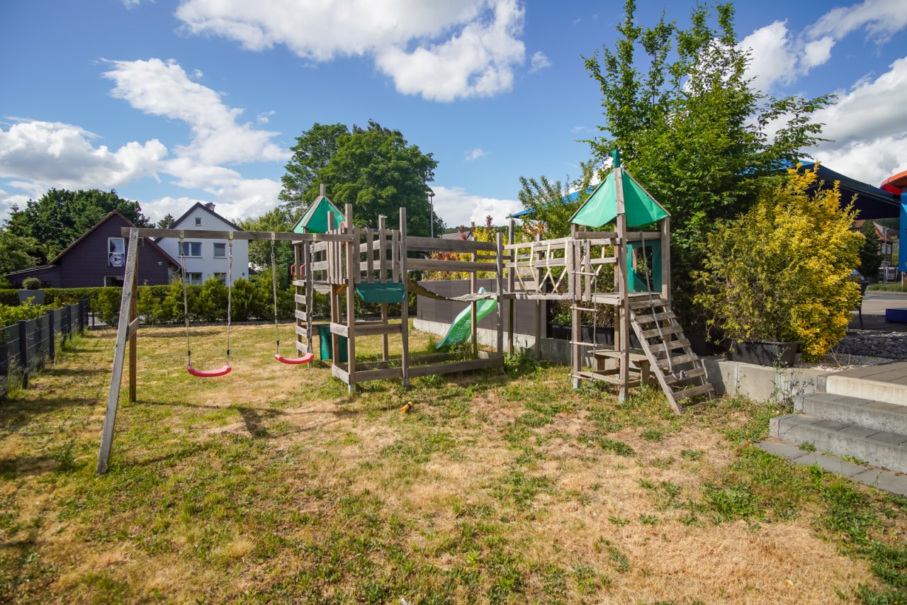 Kinderspielplatz neben Eisdiele/Kiosk